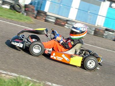 Gyakorlás a pályán.